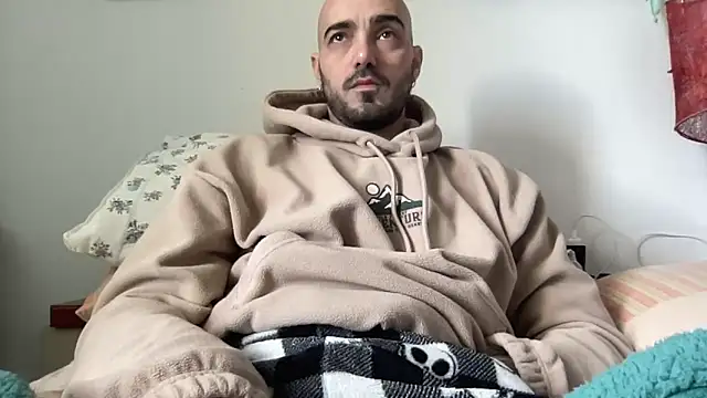 alessandromori91 online show from February 24, 2026, 8:26 am