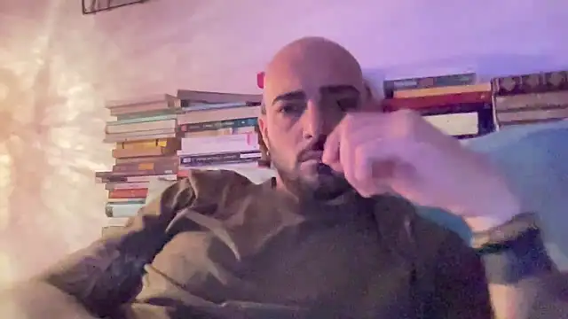 alessandromori91 online show from April 10, 2026, 9:44 pm