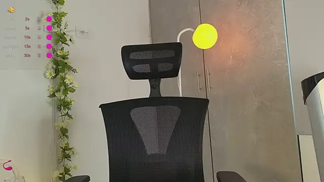 Snapshot of pauliCarter chatting on February 24, 2026, 7:59 pm pauliCarter online show from February 24, 2026, 7:59 pm