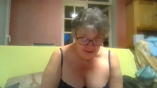 Vandeae44 online show from April 29, 2026, 7:20 pm