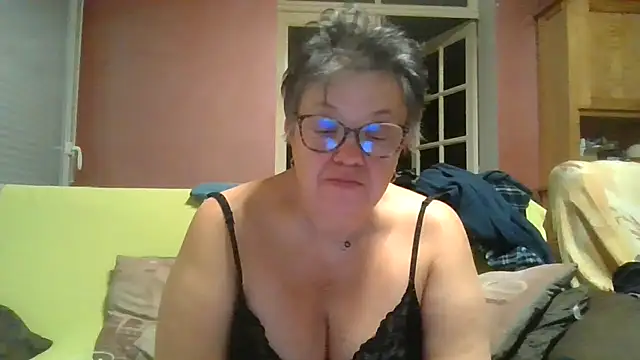 Snapshot of Vandeae44 chatting on March 2, 2026, 9:55 pm Vandeae44 online show from March 2, 2026, 9:55 pm