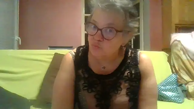 Vandeae44 online show from April 30, 2026, 8:57 pm