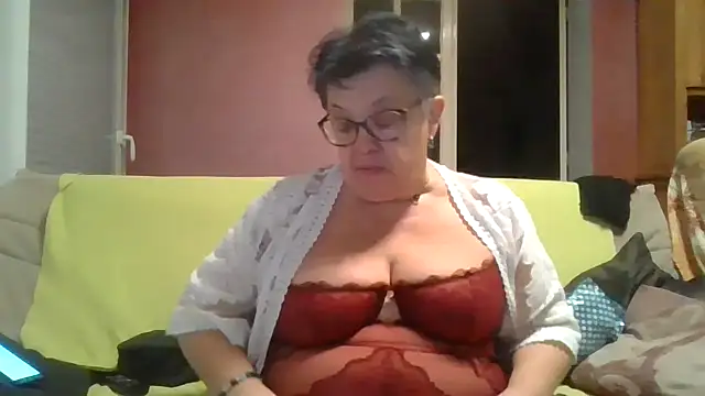 Snapshot of Vandeae44 chatting on February 1, 2026, 10:08 pm Vandeae44 online show from February 1, 2026, 10:08 pm