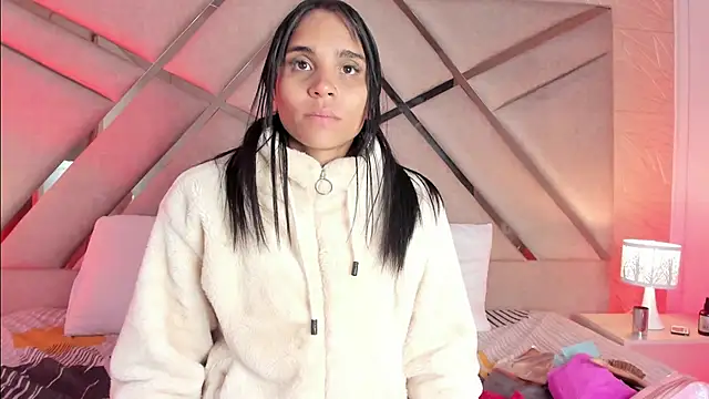 sophie pariss online show from April 9, 2026, 2:35 am