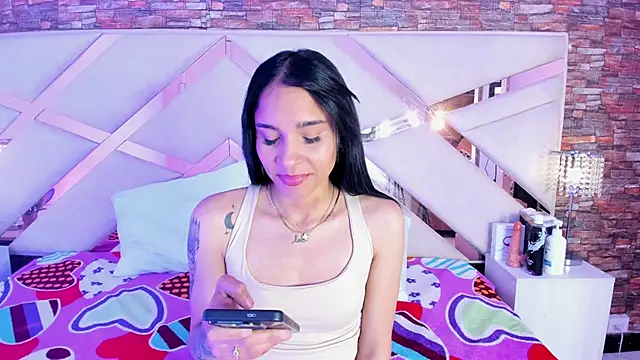 sophie pariss online show from November 6, 2025, 1:42 am