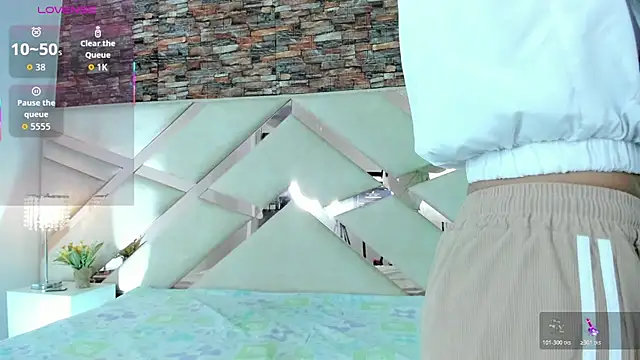 Snapshot of sophie_pariss chatting on February 13, 2026, 2:44 am sophie pariss online show from February 13, 2026, 2:44 am