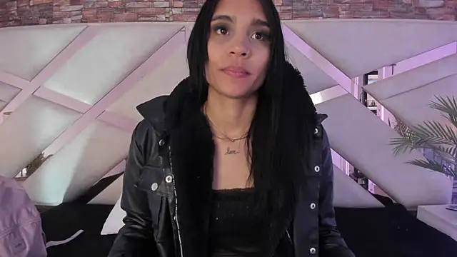 Snapshot of sophie_pariss chatting on February 26, 2026, 2:44 am sophie pariss online show from February 26, 2026, 2:44 am