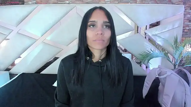 Snapshot of sophie_pariss chatting on February 4, 2026, 2:39 am sophie pariss online show from February 4, 2026, 2:39 am