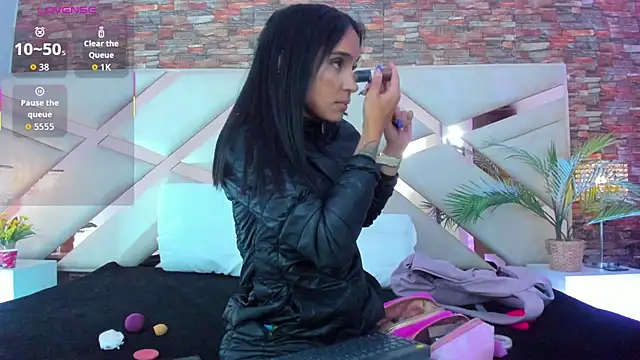 Snapshot of sophie_pariss chatting on February 5, 2026, 2:40 am sophie pariss online show from February 5, 2026, 2:40 am