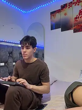 Snapshot of Alex_and_Fabian chatting on February 17, 2026, 4:32 am Alex and Fabian online show from February 17, 2026, 4:32 am