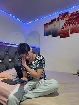 Snapshot of Alex_and_Fabian chatting on February 20, 2026, 3:03 am Alex and Fabian online show from February 20, 2026, 3:03 am