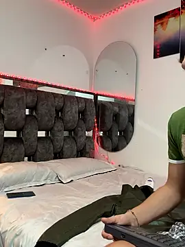 Snapshot of Alex_and_Fabian chatting on January 19, 2026, 1:42 am Alex and Fabian online show from January 19, 2026, 1:42 am