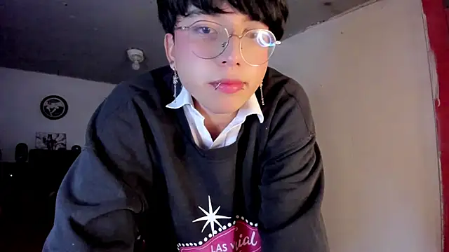 AnggelONfiree online show from February 1, 2026, 2:32 am