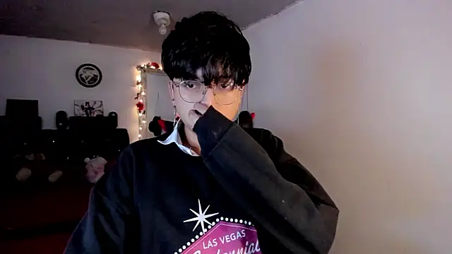 AnggelONfiree online show from February 3, 2026, 7:24 am