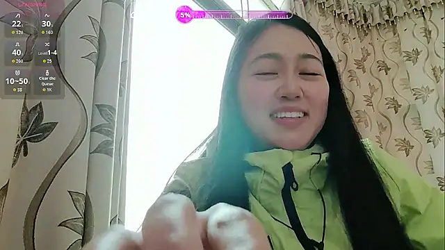 luoxuwen online show from February 17, 2026, 2:31 am