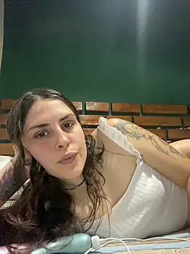 isadelasestrellas online show from October 22, 2025, 8:41 pm