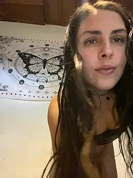 isadelasestrellas online show from May 14, 2026, 7:22 pm