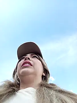 madelaine- online show from December 19, 2025, 7:05 pm