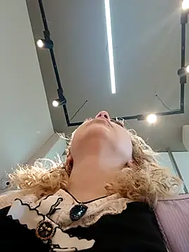 madelaine- online show from November 1, 2025, 8:57 pm