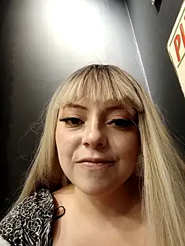 Snapshot of madelaine- chatting on February 9, 2025, 6:58 pm madelaine- online show from February 9, 2025, 6:58 pm