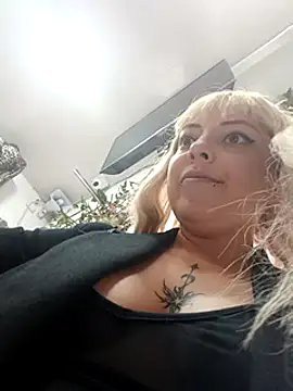 Snapshot of madelaine- chatting on March 20, 2025, 10:07 pm madelaine- online show from March 20, 2025, 10:07 pm