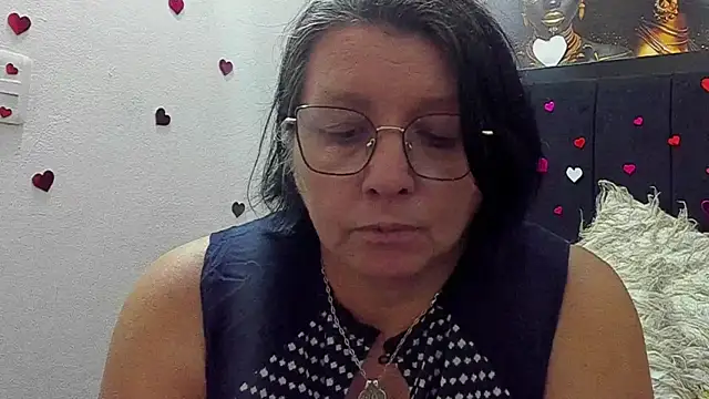 Evaaross 2345 online show from May 19, 2026, 8:16 pm