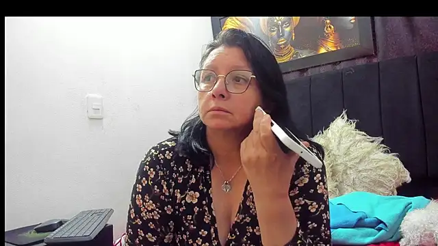 Evaaross 2345 online show from November 10, 2025, 7:52 pm