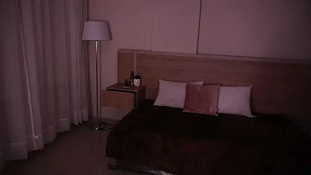 Snapshot of AliceShazaham_ chatting on February 16, 2025, 9:04 am AliceShazaham  online show from February 16, 2025, 9:04 am