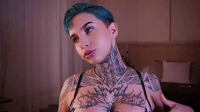 Snapshot of AliceShazaham_ chatting on January 20, 2025, 2:32 am AliceShazaham  online show from January 20, 2025, 2:32 am