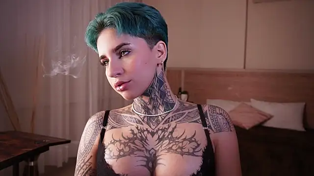 Snapshot of AliceShazaham_ chatting on February 9, 2025, 8:43 am AliceShazaham  online show from February 9, 2025, 8:43 am