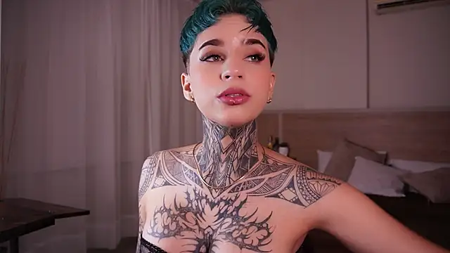 Snapshot of AliceShazaham_ chatting on February 2, 2025, 9:07 am AliceShazaham  online show from February 2, 2025, 9:07 am