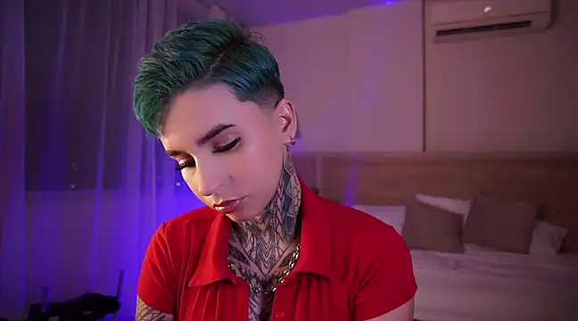 Snapshot of AliceShazaham_ chatting on December 2, 2024, 4:05 am AliceShazaham  online show from December 2, 2024, 4:05 am