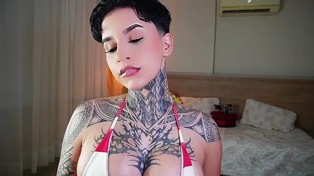 Snapshot of AliceShazaham_ chatting on October 19, 2025, 10:34 pm AliceShazaham  online show from October 19, 2025, 10:34 pm