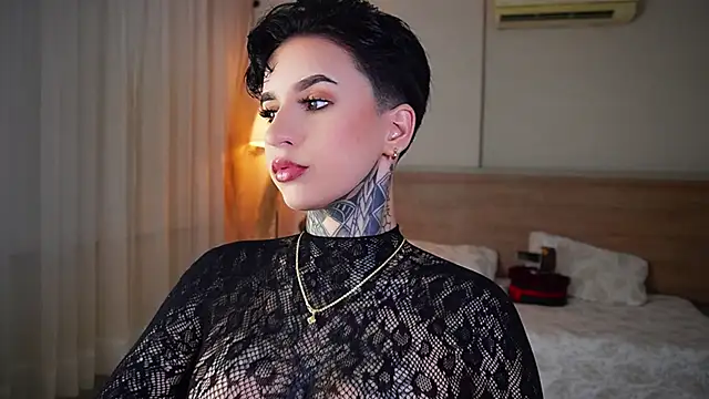 Snapshot of AliceShazaham_ chatting on October 23, 2025, 7:51 am AliceShazaham  online show from October 23, 2025, 7:51 am