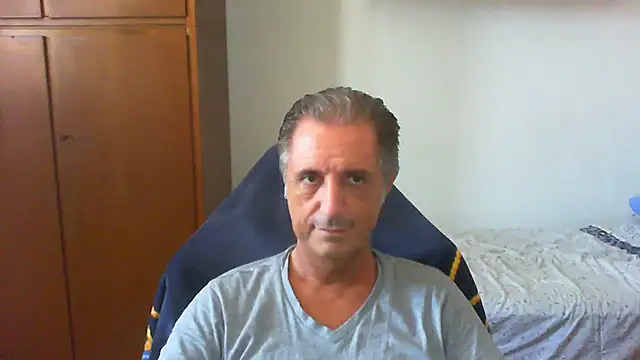Snapshot of lliuk70mi chatting on July 20, 2026, 12:40 pm lliuk70mi online show from July 20, 2026, 12:40 pm