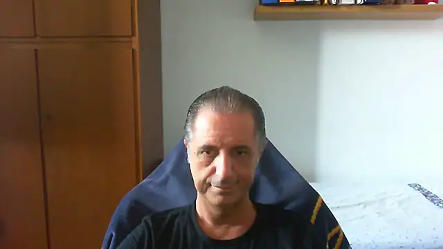 Snapshot of lliuk70mi chatting on June 9, 2026, 12:28 pm lliuk70mi online show from June 9, 2026, 12:28 pm