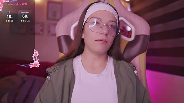 Snapshot of milly_kenner chatting on December 19, 2025, 7:38 pm milly kenner online show from December 19, 2025, 7:38 pm