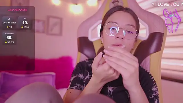 Snapshot of milly_kenner chatting on February 19, 2026, 7:55 pm milly kenner online show from February 19, 2026, 7:55 pm