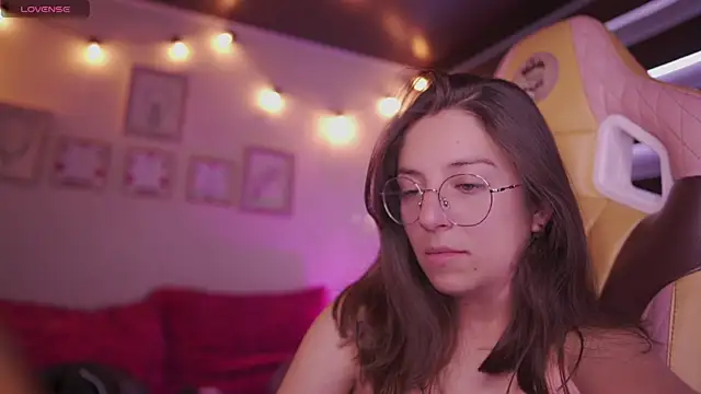 Snapshot of milly_kenner chatting on December 1, 2025, 6:42 pm milly kenner online show from December 1, 2025, 6:42 pm