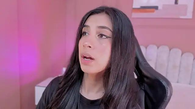 Snapshot of zia_cooper chatting on February 25, 2026, 6:52 pm zia cooper online show from February 25, 2026, 6:52 pm