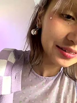 bigbabykiki online show from October 31, 2025, 2:24 pm