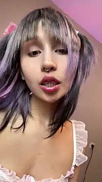 bigbabykiki online show from April 10, 2026, 5:31 pm