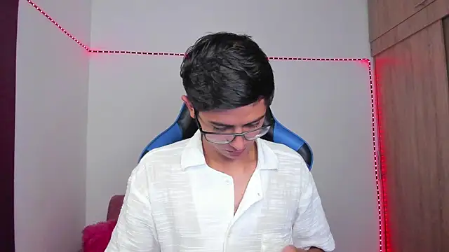 Snapshot of Ethan_Sai___ chatting on December 9, 2024, 8:11 am Ethan Sai online show from December 9, 2024, 8:11 am