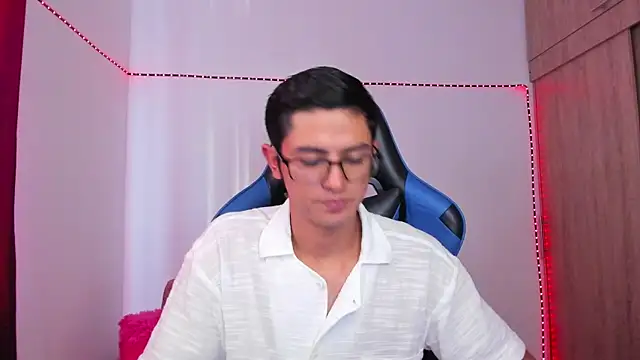 Snapshot of Ethan_Sai___ chatting on December 8, 2024, 9:08 pm Ethan Sai online show from December 8, 2024, 9:08 pm