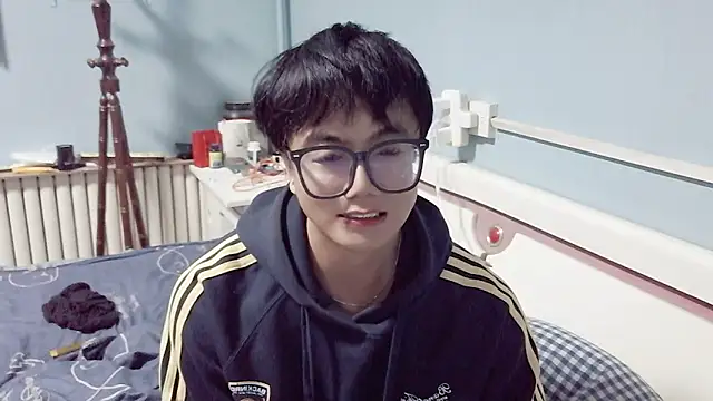 handsome1069 online show from October 21, 2025, 2:49 pm