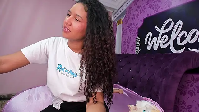 cute mia23 online show from February 3, 2025, 10:54 pm