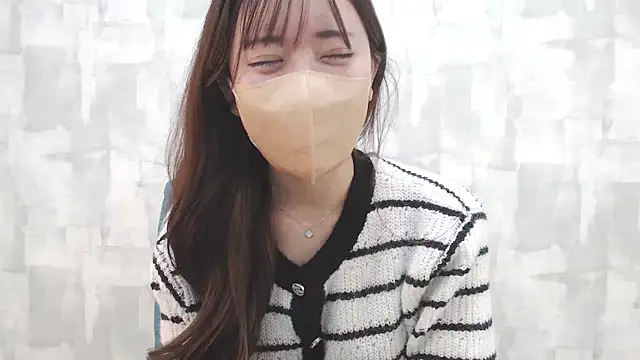 LOVE MOMO LOVE online show from December 3, 2024, 2:44 pm