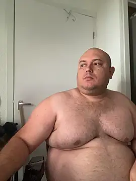 Snapshot of BigromeoXX chatting on November 30, 2025, 10:05 am BigromeoXX online show from November 30, 2025, 10:05 am