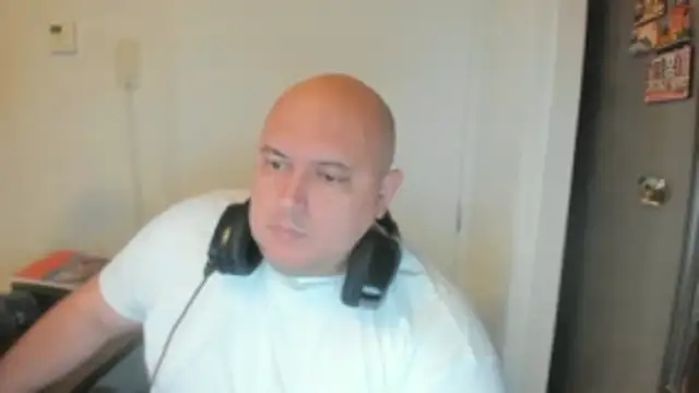 Snapshot of BigromeoXX chatting on October 28, 2025, 6:40 pm BigromeoXX online show from October 28, 2025, 6:40 pm