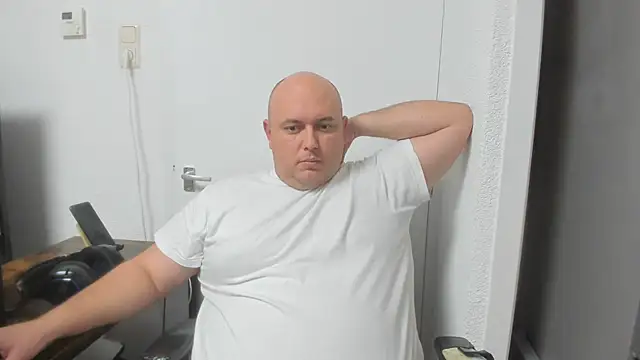 Snapshot of BigromeoXX chatting on January 7, 2025, 7:17 pm BigromeoXX online show from January 7, 2025, 7:17 pm